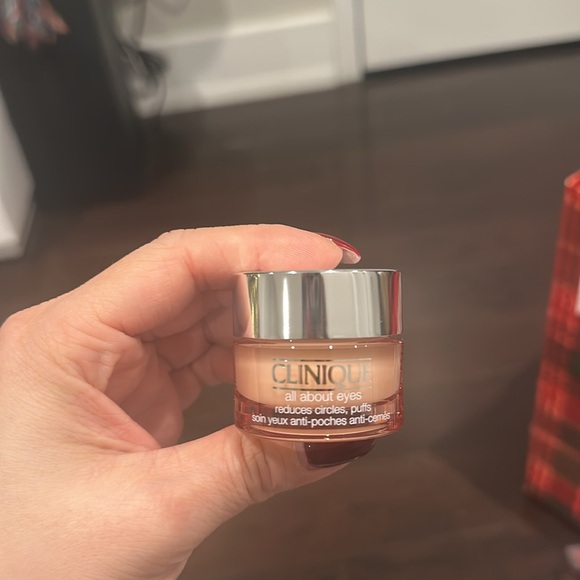 Clinique Eye Cream Duo - Purple and Pink - Picture 3 of 3